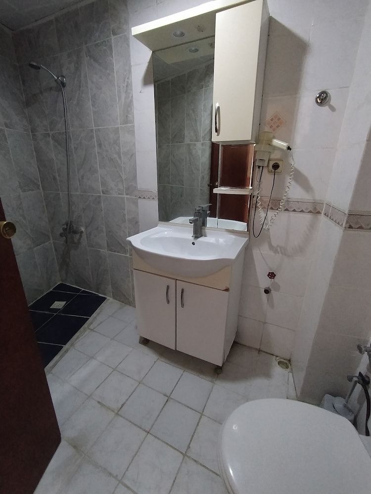 Turvan Hotel Standard Triple Room 11