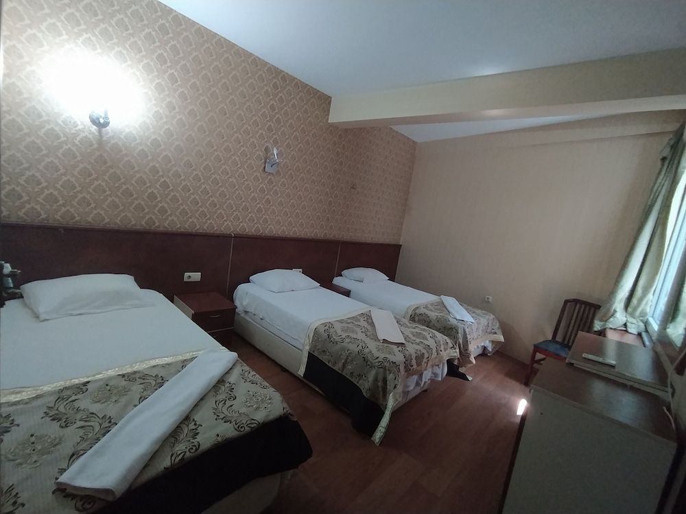 Turvan Hotel Standard Triple Room 8