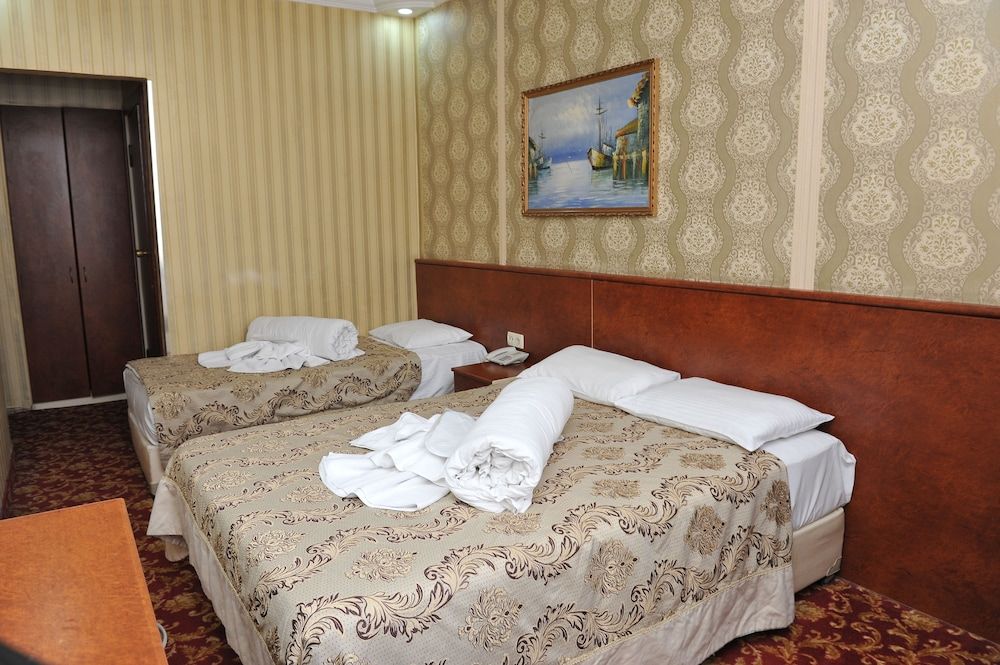 Turvan Hotel Standard Triple Room 10