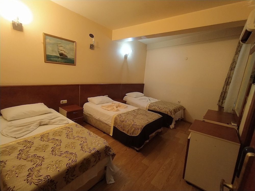 Turvan Hotel Standard Triple Room 9