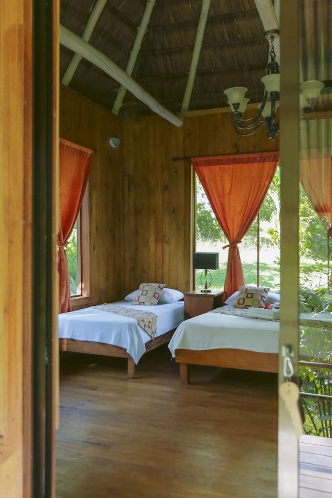 Casa Drake Deluxe Bungalow, Garden Area 8