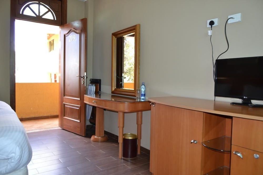 Fasil International Hotel Room, 1 King Bed 6