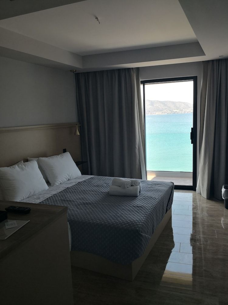 Aianteion Bay Luxury Hotel & Suites Double Room, Sea View 7
