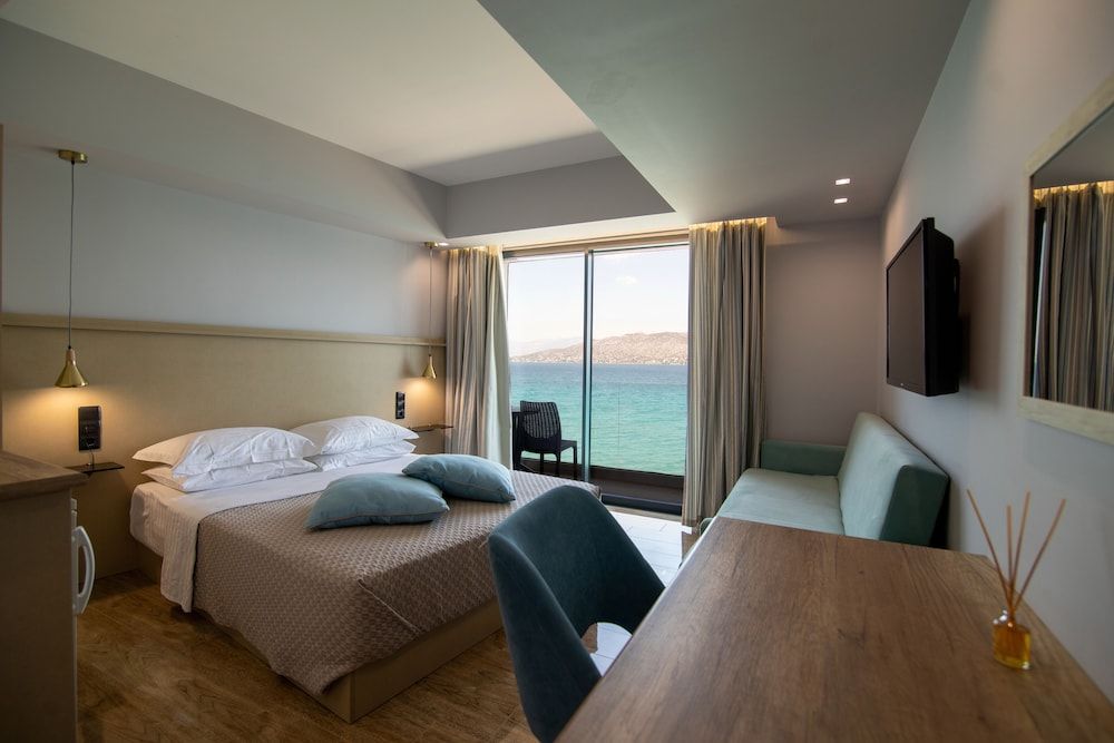 Aianteion Bay Luxury Hotel & Suites Triple Room, Balcony, Sea View 7