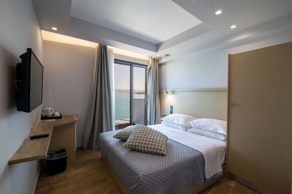 Aianteion Bay Luxury Hotel & Suites Double Room, Sea View 5