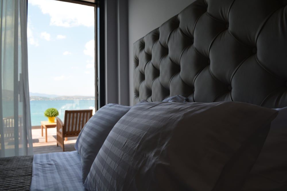 Aianteion Bay Luxury Hotel & Suites Junior Honeymoon Suite Sea View Hot Tub 9