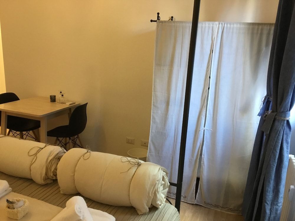 Le Fate Suites Triple Room, Ensuite, City View 6