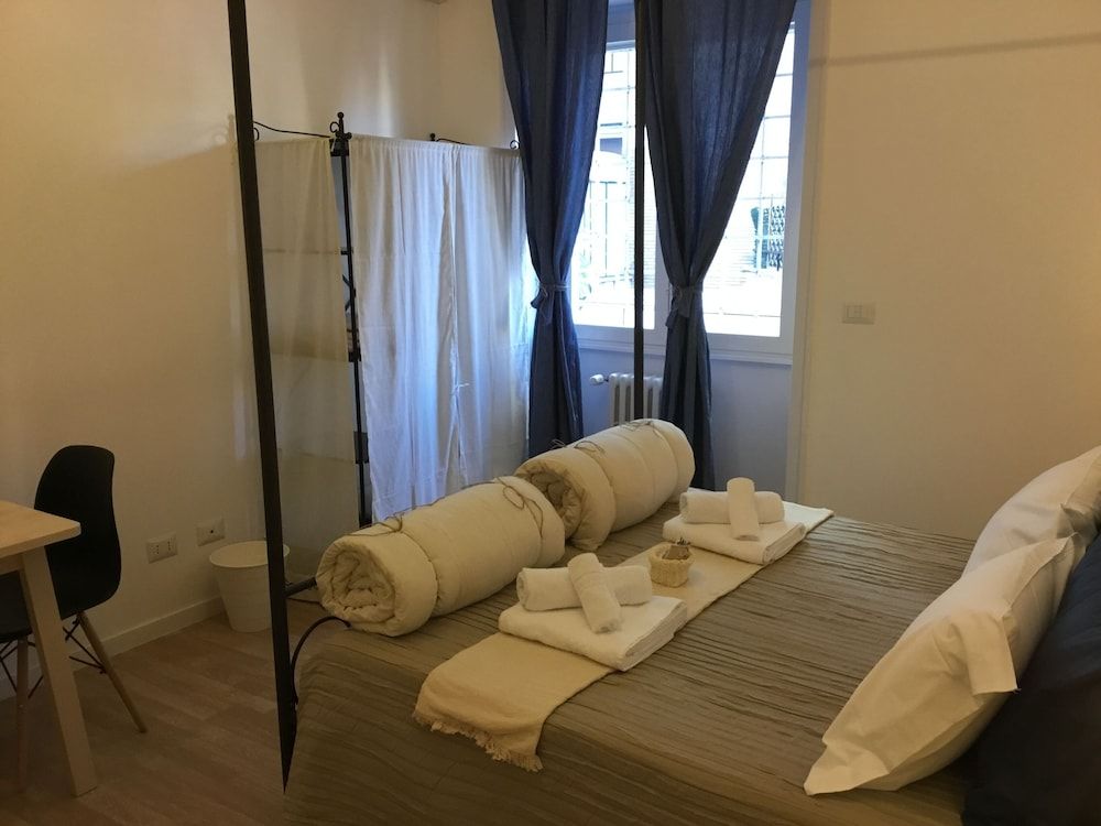 Le Fate Suites Triple Room, Ensuite, City View 2