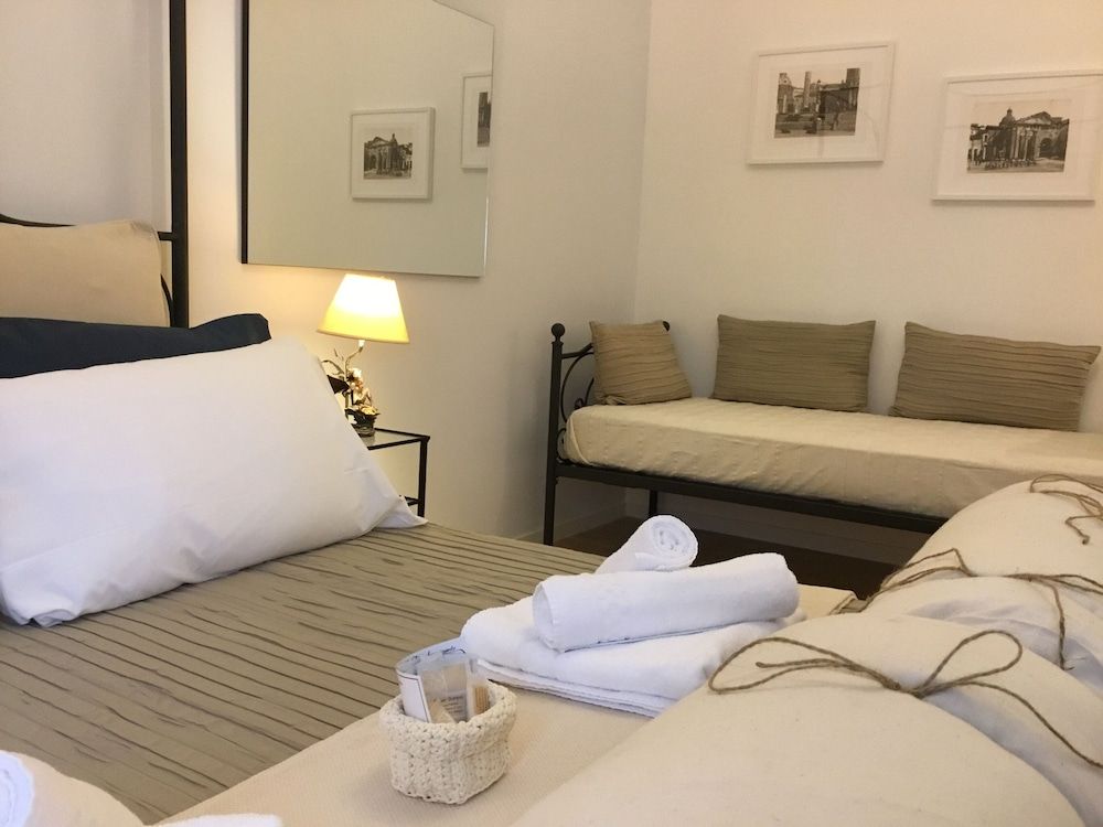 Le Fate Suites Triple Room, Ensuite, City View