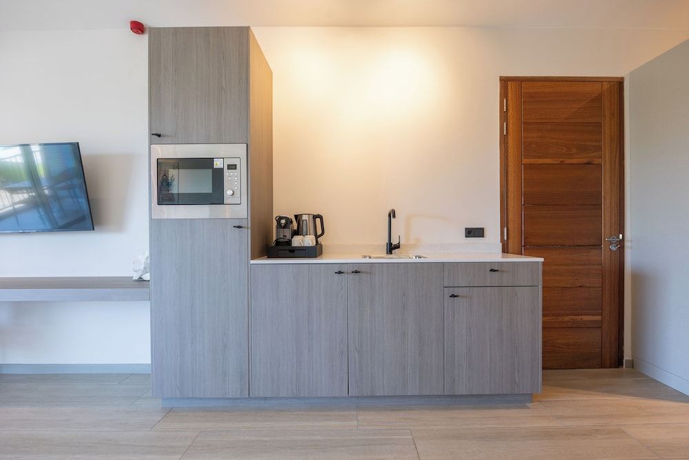 Dolphin Suites & Wellness Curacao Deluxe Room 6