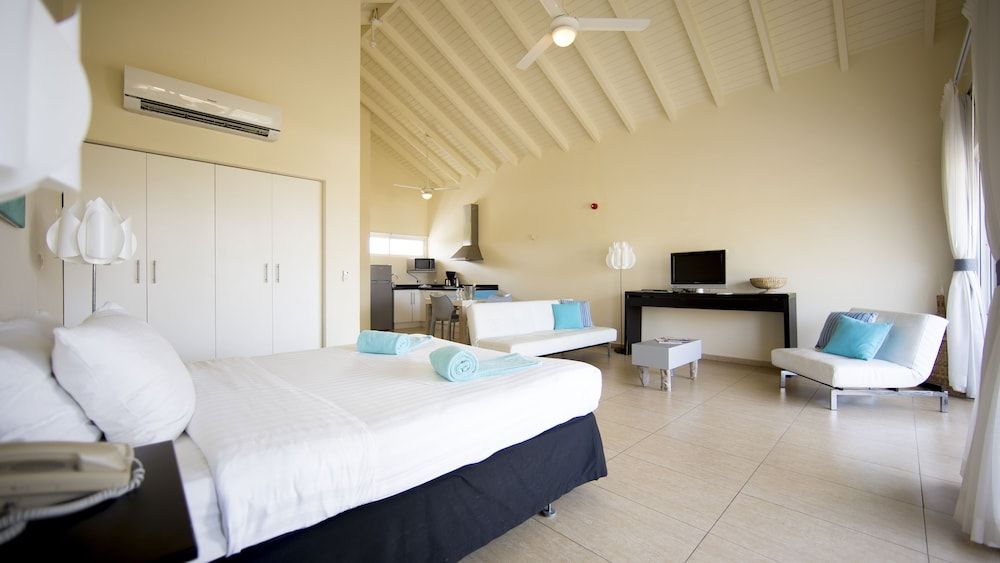 Dolphin Suites & Wellness Curacao