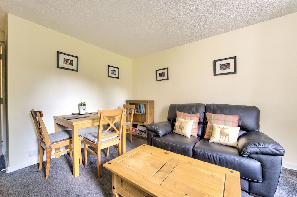 undefined Grassmarket Apartment with Castle View 5