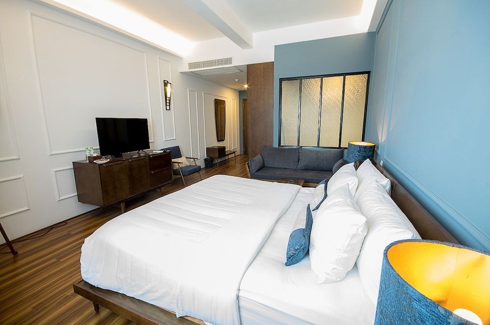 Danang Boutique Hotel Deluxe Double or Twin Room, City View 4