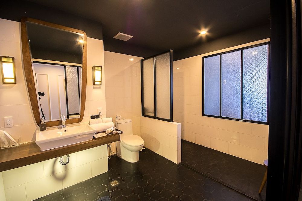 Danang Boutique Hotel Deluxe Double or Twin Room, City View 7