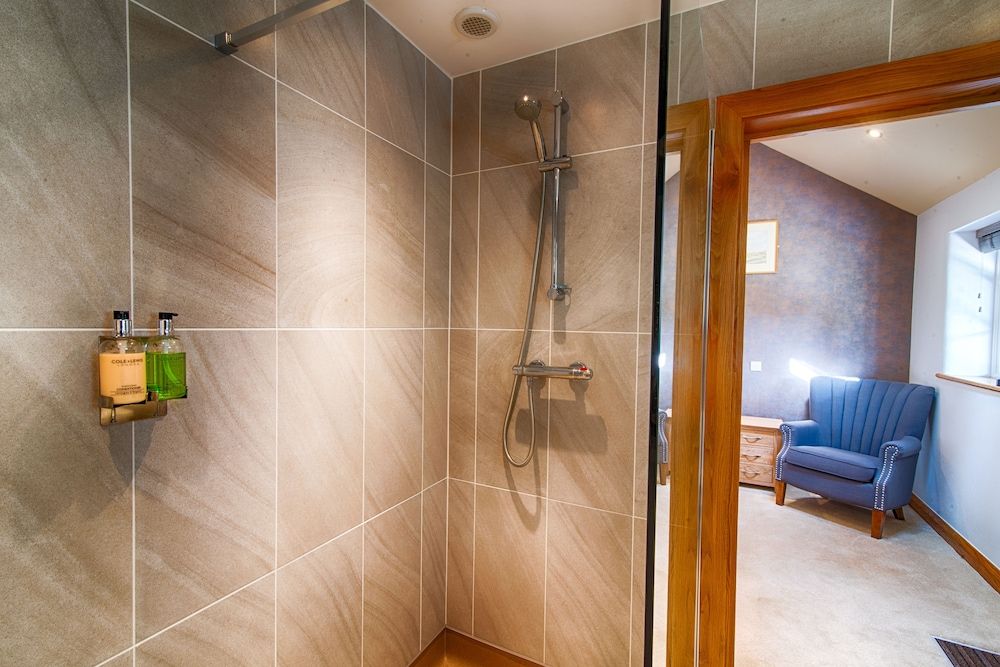 The Red Lion Deluxe Double Room 6