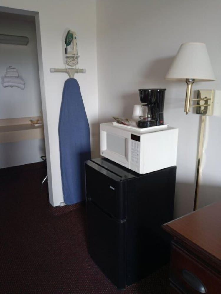 Hoosier Inn Standard Double Room 4