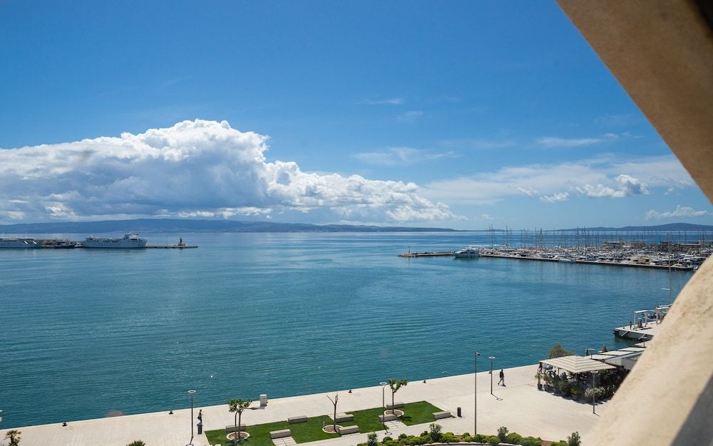 undefined Top Rooms 2