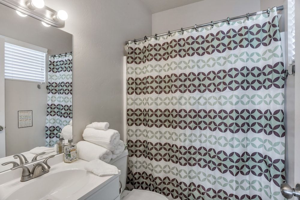 Spacious & New Guesthouse in Orem - Provo Comfort Room, 1 Queen Bed, Non Smoking 4