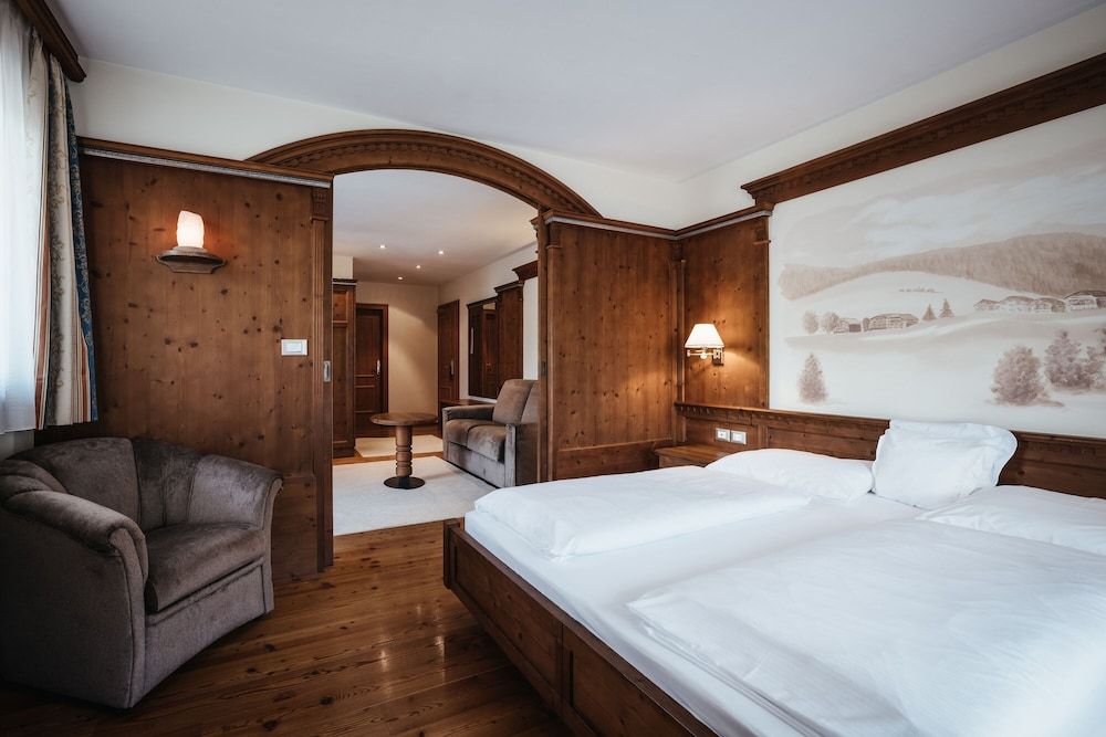 Room, 1 Queen Bed with Sofa bed (Quarzo Rosa)
