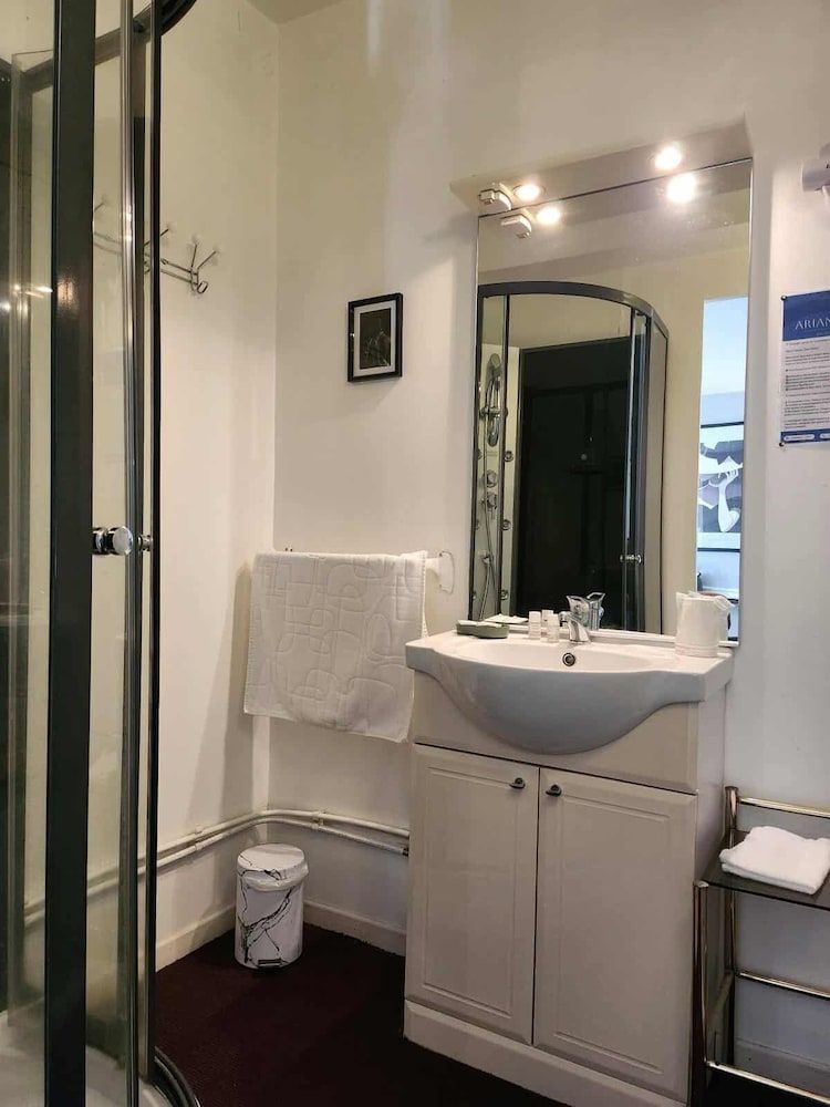 Ariane Hôtel Deluxe Double Room, Ensuite, City View 2