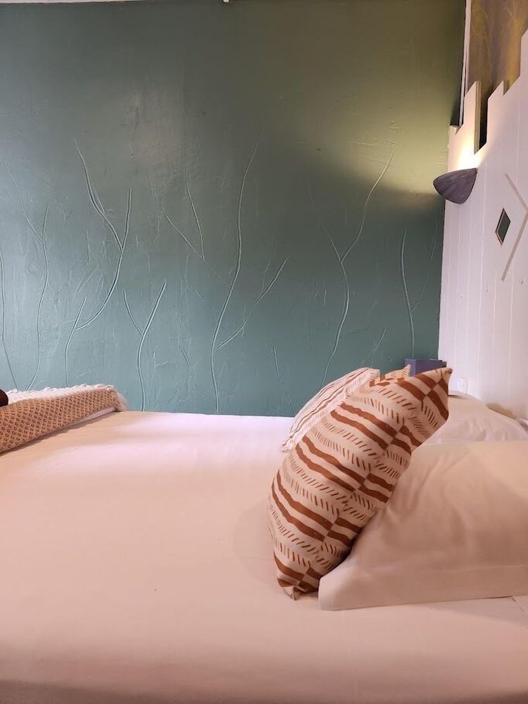 Ariane Hôtel Family Quadruple Room, Private Bathroom