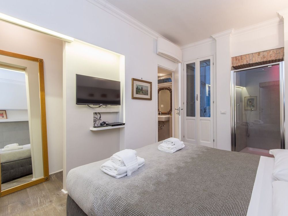 undefined RSH Luxury One Bedroom Fori Imperiali 5