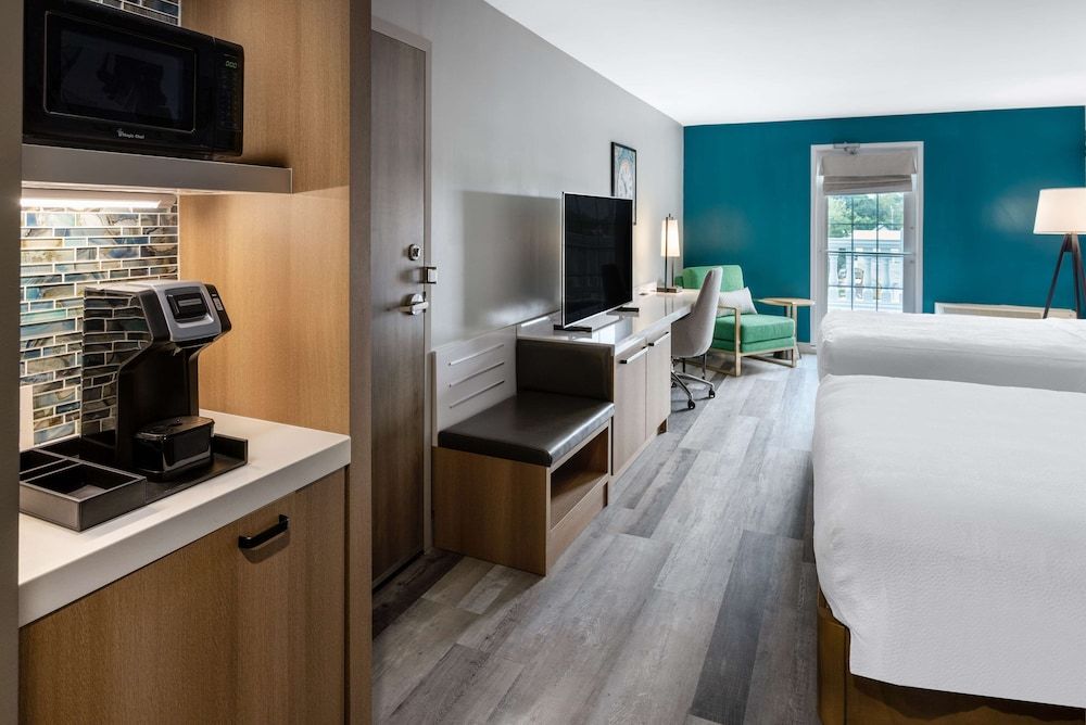 Room, 2 Queen Beds, Balcony