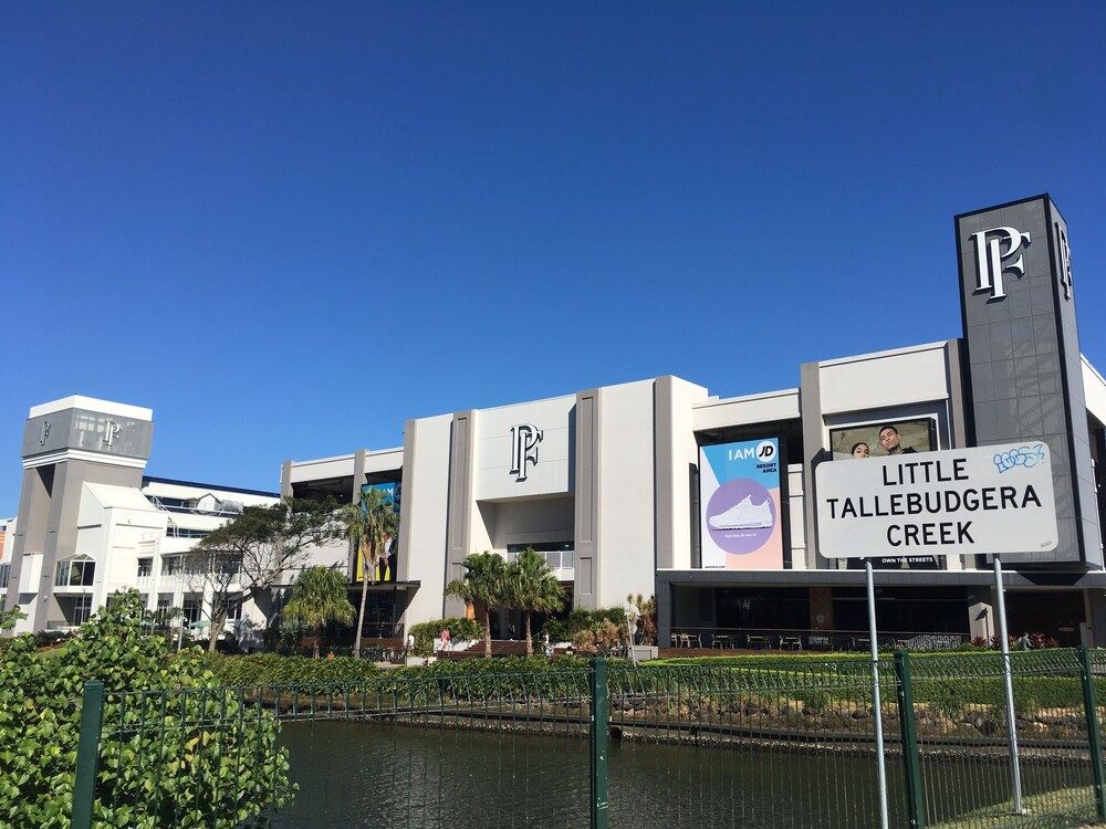 undefined Upmarket Apartment at Beach 5