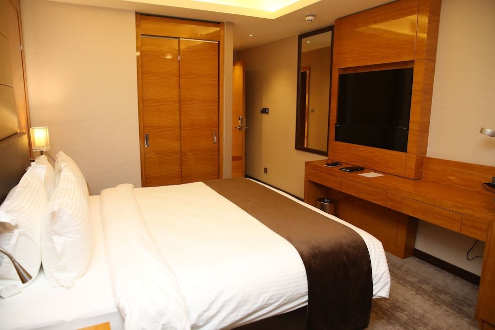 undefined Gloria Hotel 8