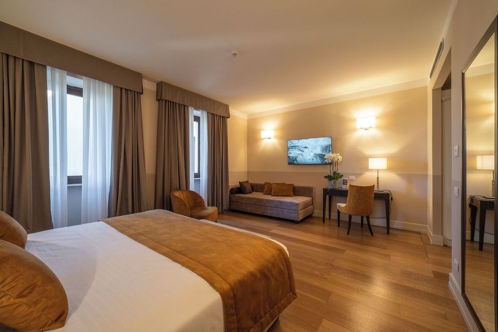 Junior Suite (SPA Access)