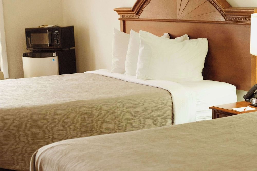 Quality Inn near Chattanooga South Standard Room, 1 King Bed, Non Smoking 3