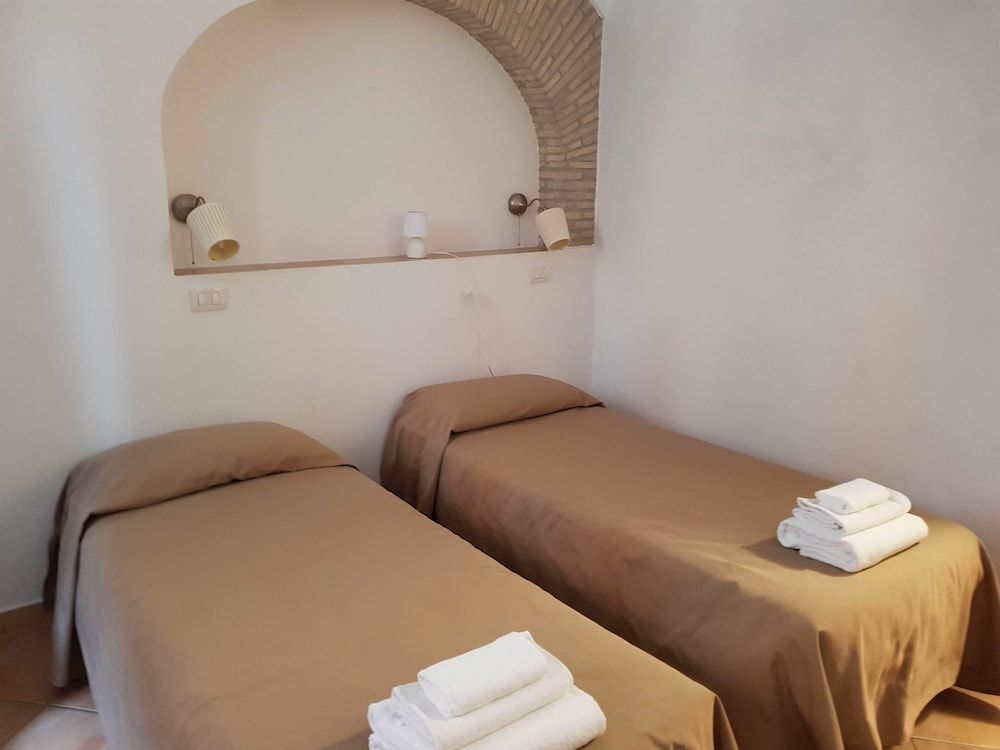 Gulliver's Lodge Double Room 2