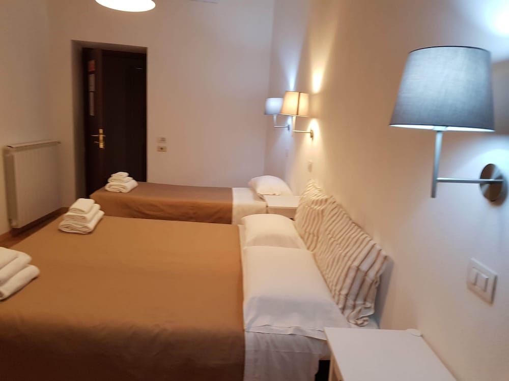 undefined Gulliver's Lodge 9