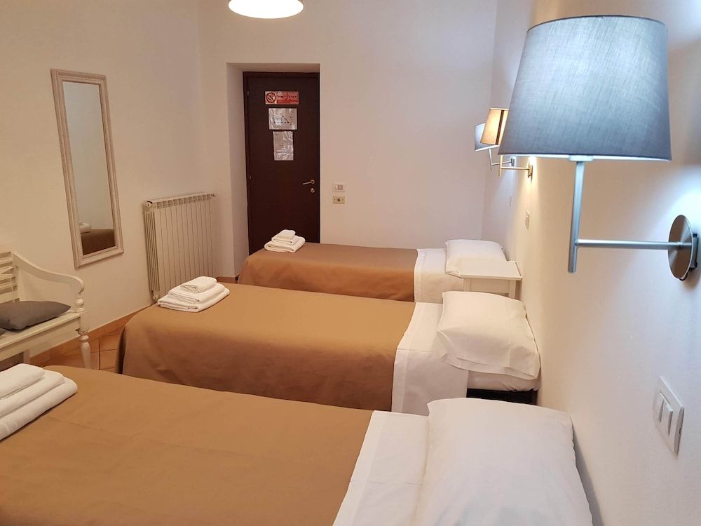 Gulliver's Lodge Family Triple Room 8