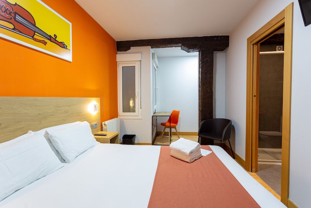 Casual Arriaga Bilbao Double Room 3
