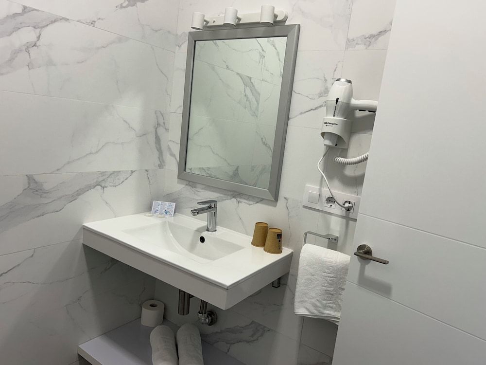 Hostal El Levante Superior Double Room, Terrace, Garden View 4