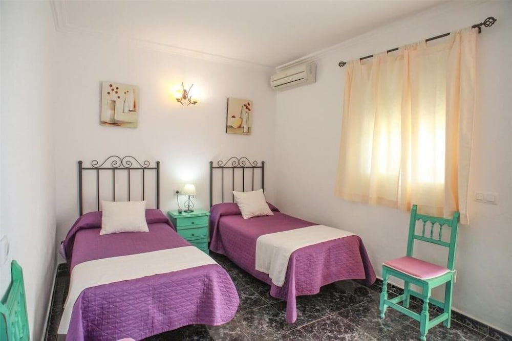 Hostal El Levante Twin Room, 2 Twin Beds, Terrace, Garden View 4