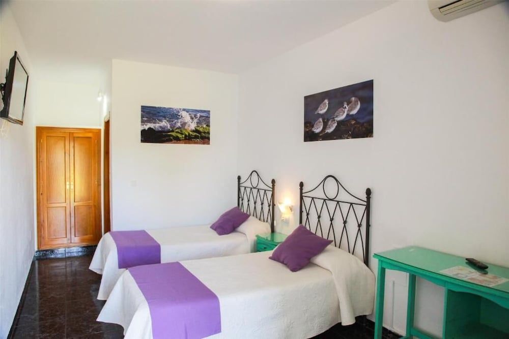 Hostal El Levante Twin Room, 2 Twin Beds, Terrace, Garden View