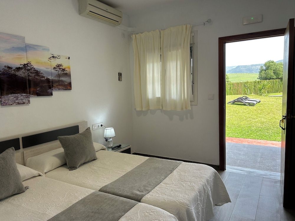 Hostal El Levante Superior Double Room, Terrace, Garden View 2