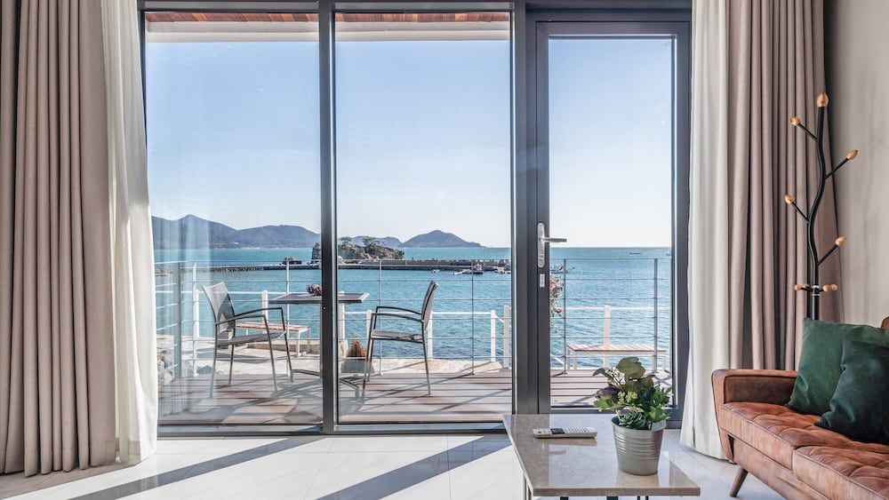 Namhae Lounge 32 Resort A Room (A_102) 3