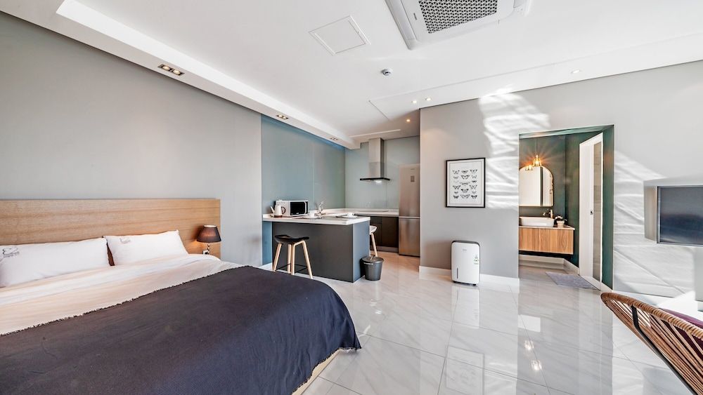 Namhae Lounge 32 Resort A Room (A_102) 2