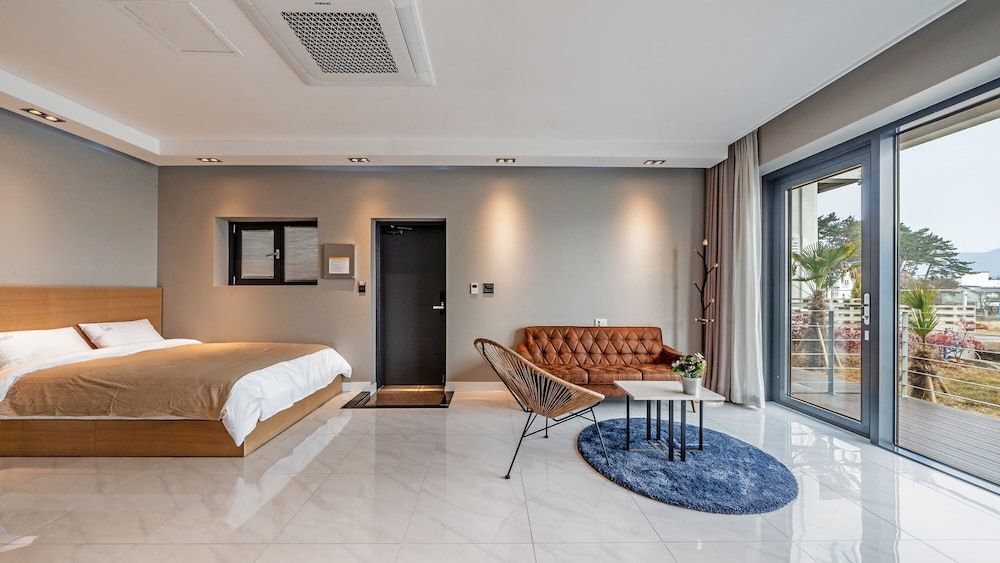 Namhae Lounge 32 Resort A Room (A_101) 2
