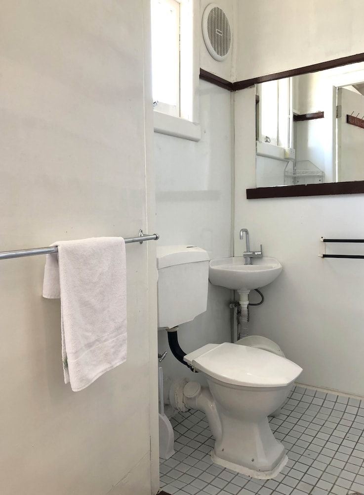 Clarendon Motel and Guesthouse Family Ensuite Room - 2 Double 2 Single beds 2