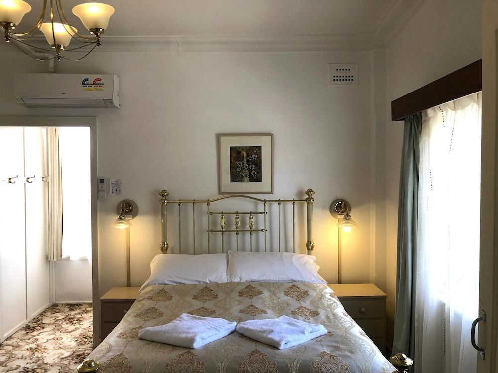 Connecting Ensuite Rooms - 1 Queen and  1 Double