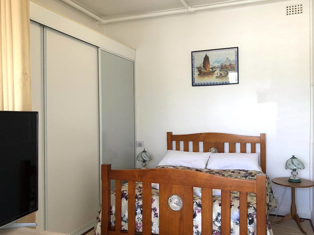 Clarendon Motel and Guesthouse Family Ensuite Room - 2 Double 2 Single beds 3
