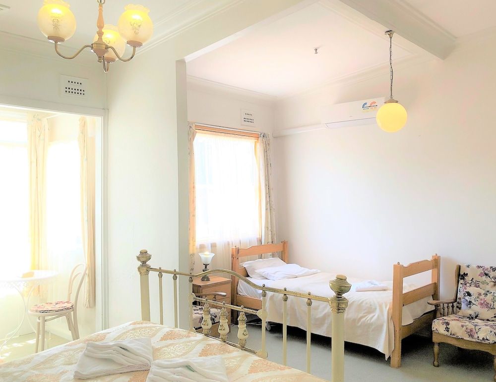 Guesthouse Ensuite - 1 Double & 2 Singles