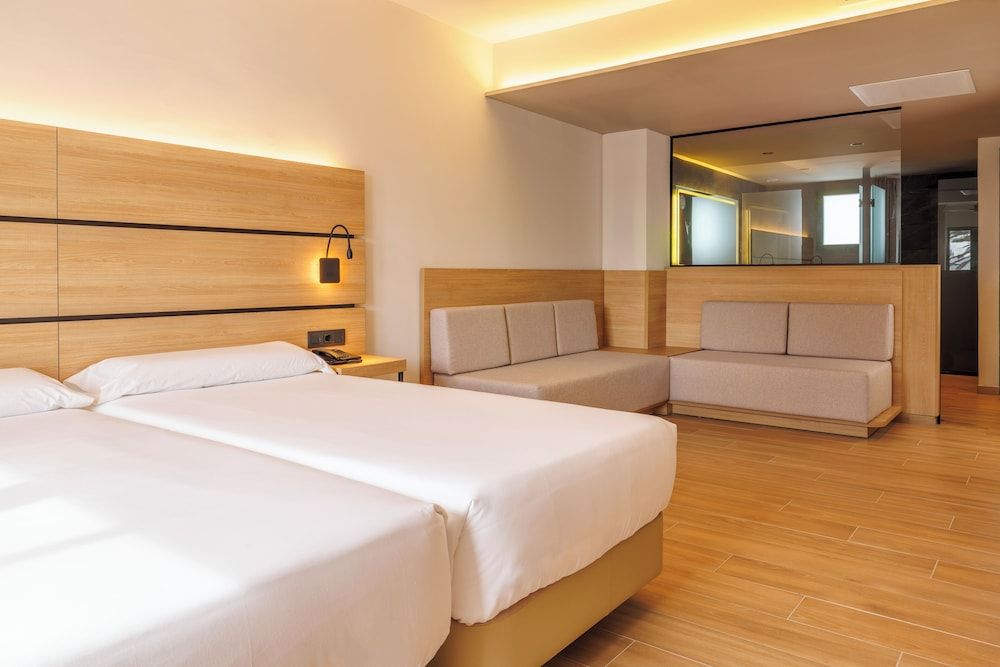 Studio Suite, Pool View (3 adults)