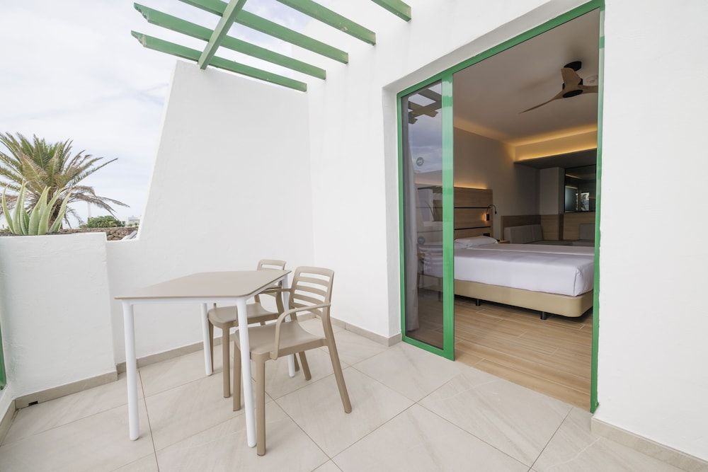 Junior Suite, Pool View