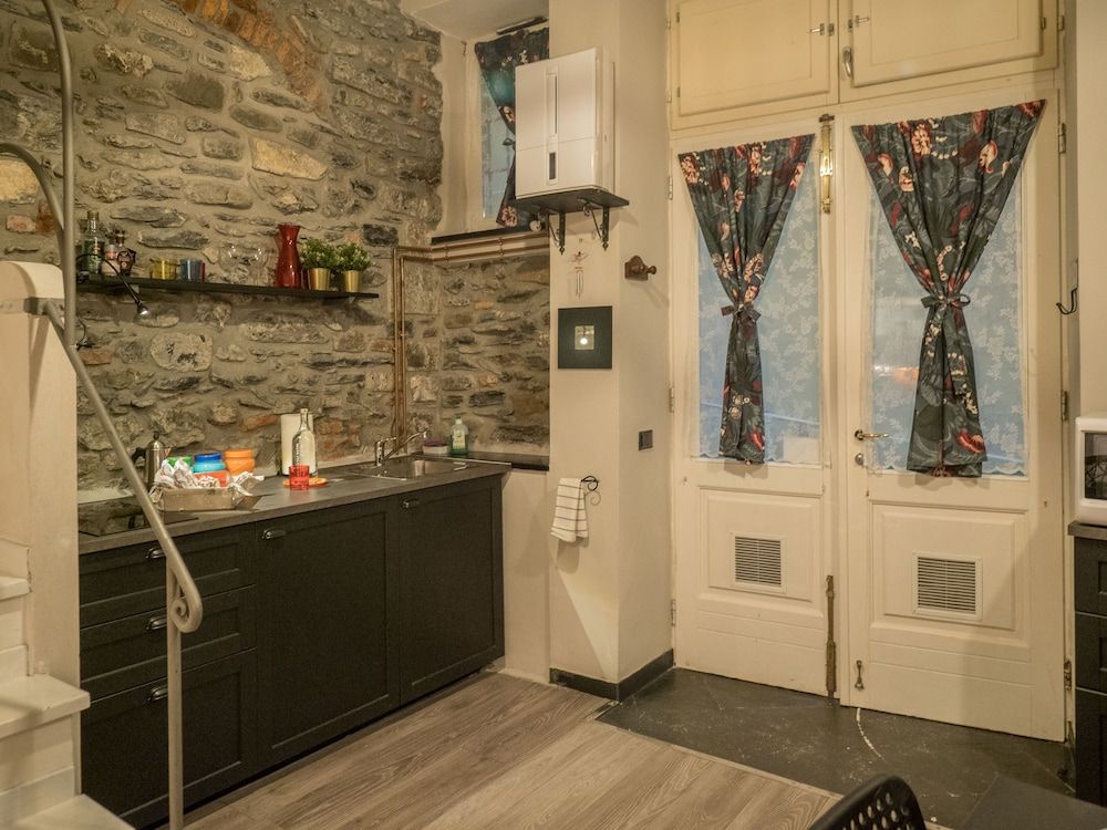 Petrella's Point Studio with AC Studio 7