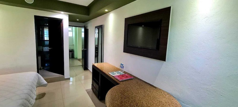 Hotel Borda Cuernavaca Comfort Room, 1 Queen Bed, Valley View (Pet friendly) 14